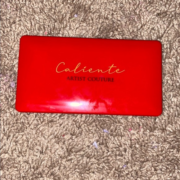 Artist couture - Picture 1 of 3